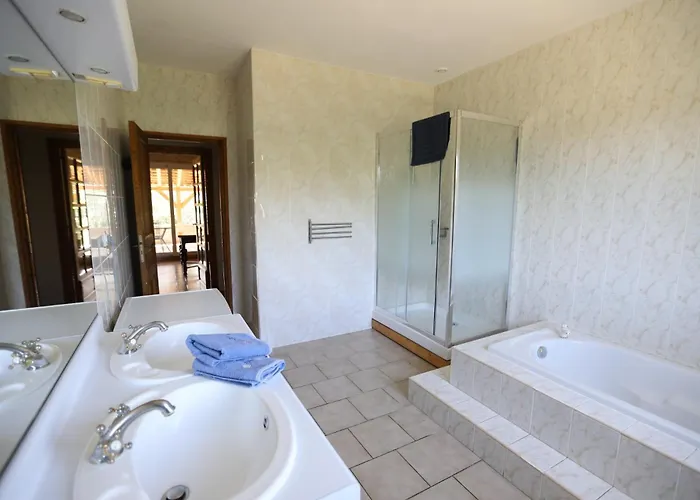 Complex Near Mirepoix In The Pyrenees 펜션 Limbrassac