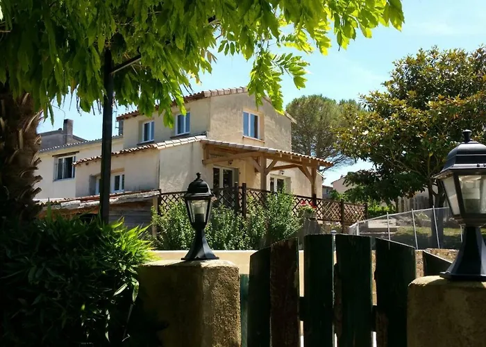 Complex Near Mirepoix In The Pyrenees 펜션